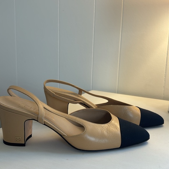 Chanel Tan and Black slingback pumps, 39.5 - Picture 2 of 7
